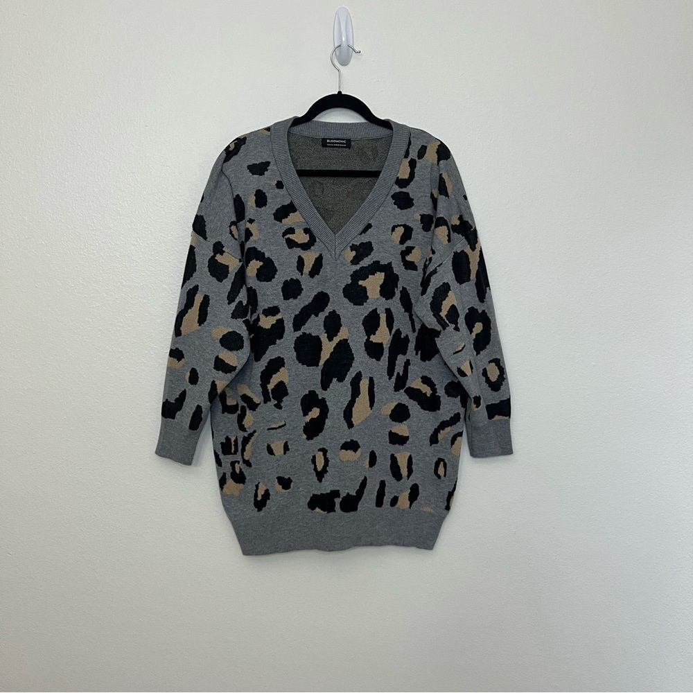 Bloomchic Leopard Print Pull Over V-neck Sweater Gray Size 14-16